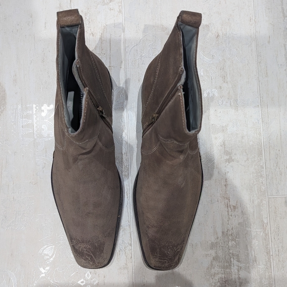 Boots - Picture 2 of 4